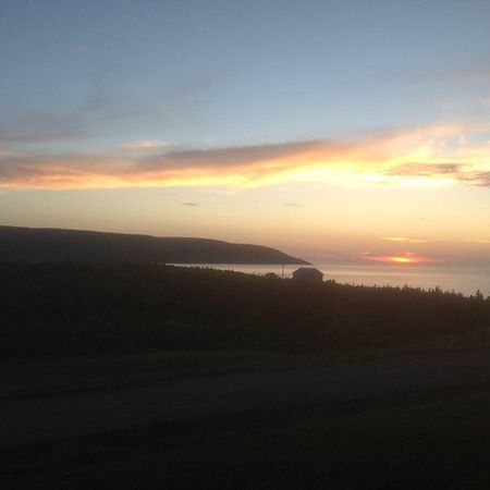 Burton'S Sunset Oasis Motel Bay Saint Lawrence Exterior foto