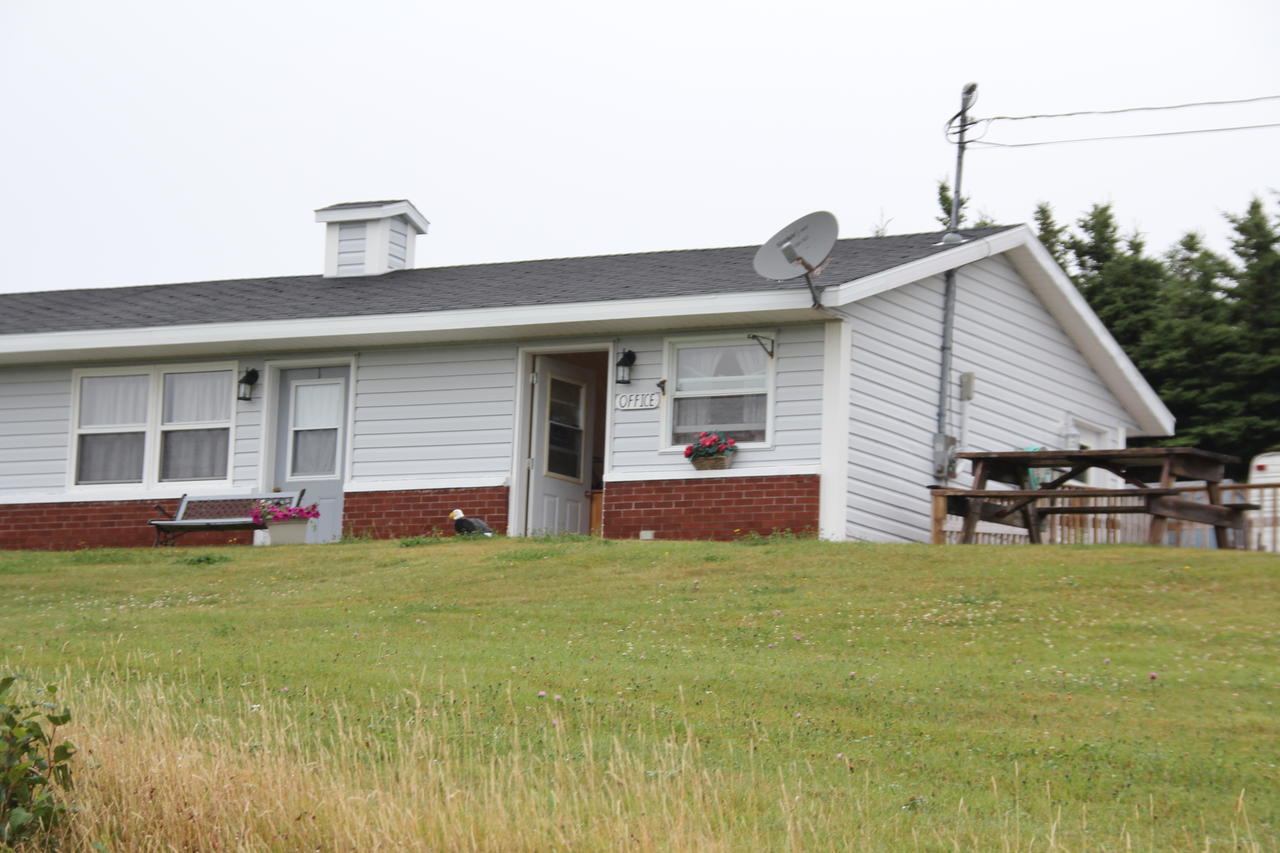 Burton'S Sunset Oasis Motel Bay Saint Lawrence Exterior foto