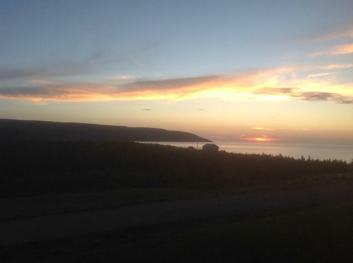 Burton'S Sunset Oasis Motel Bay Saint Lawrence Exterior foto